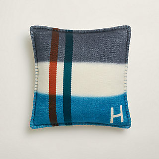 dye-sangle-pillow--103718M 01-